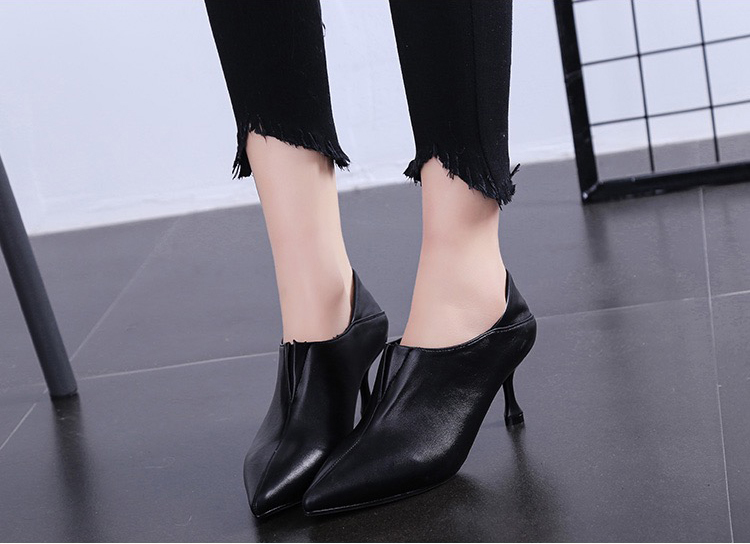 印章小短跟与大覆盖鞋面的性感高跟鞋