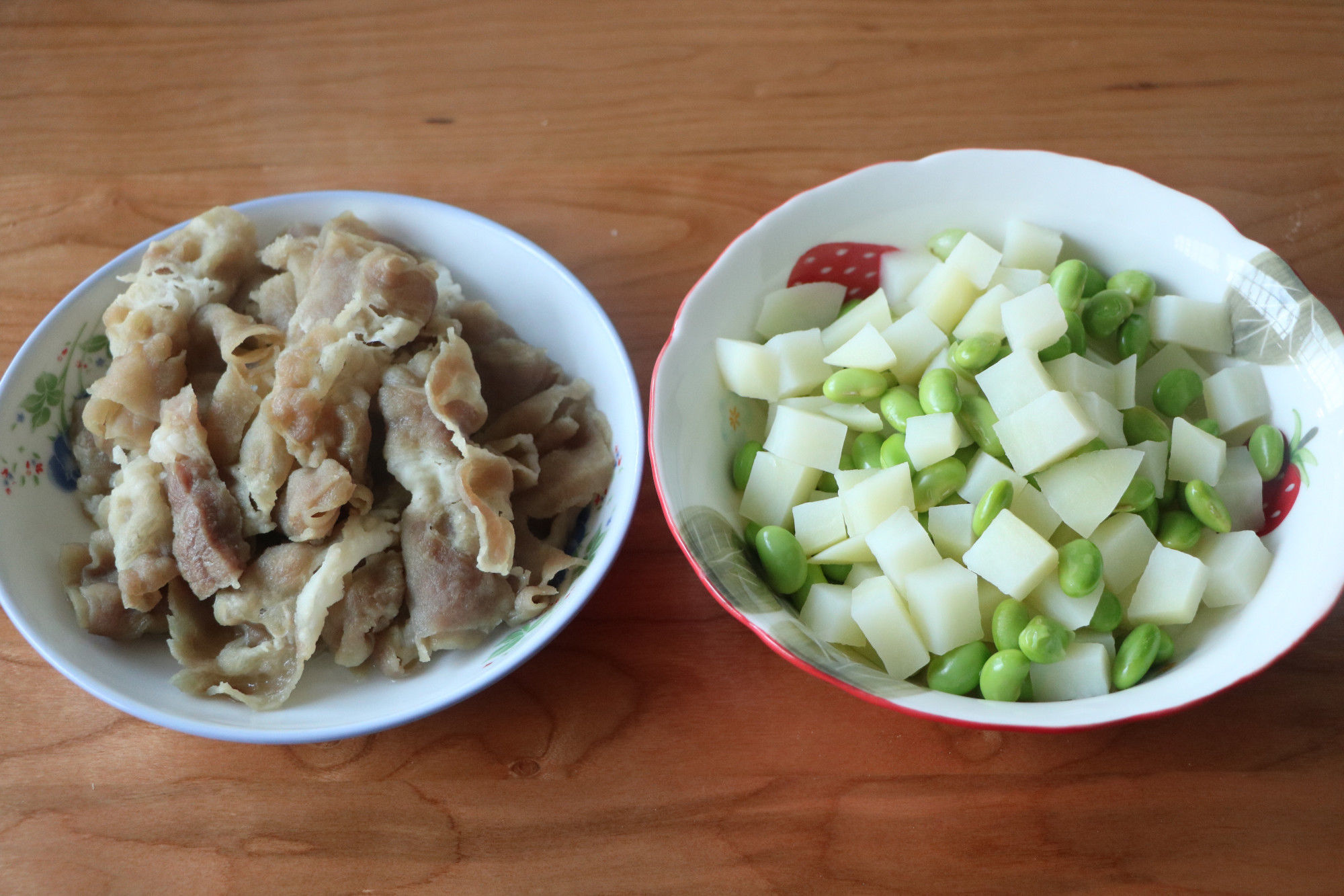 入冬必备的懒人饭，有肉有菜，省时省力，浓浓的汤汁拌米饭，太香