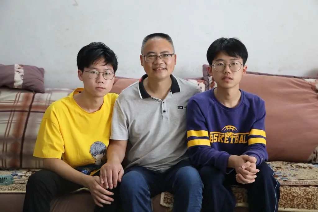 武冈|为给双胞胎儿子做榜样，湖南52岁父亲再战高考