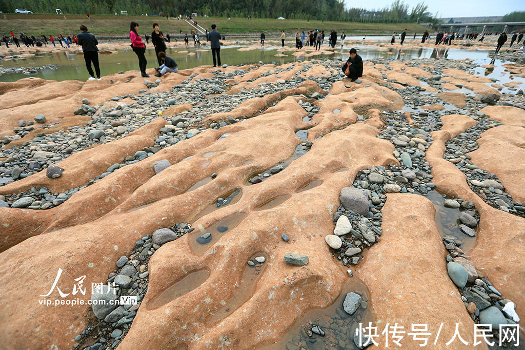 河南|河南嵩县伊河段现“丹霞地貌”雏形岩石