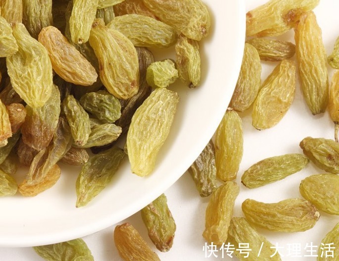 葡萄干|葡萄干和此物一起泡,睡前喝一杯,脂肪不见了,皮肤白里透红