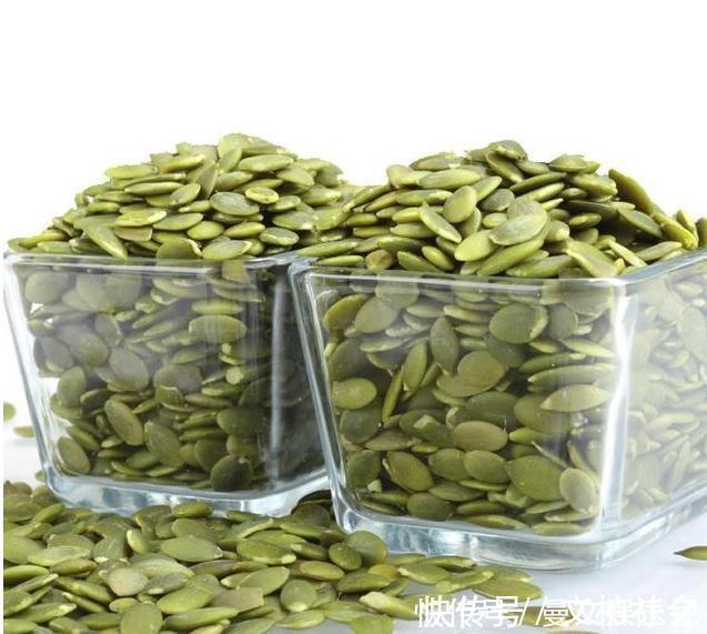 南瓜子仁|建议中老年人多吃下面这些食物，价格便宜又营养，常吃气色好