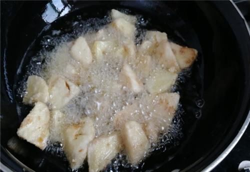 茄子|做地三鲜有诀窍，不要直接入锅炒，多加一步骤，茄子出锅不发黑！