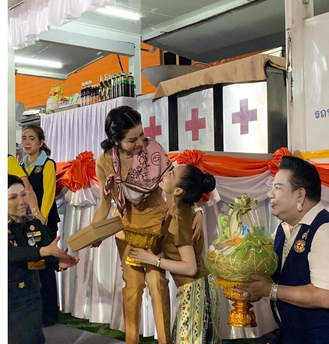 姨太太|诗尼娜贵妃打扮成民国姨太太,男粉丝的表情亮了