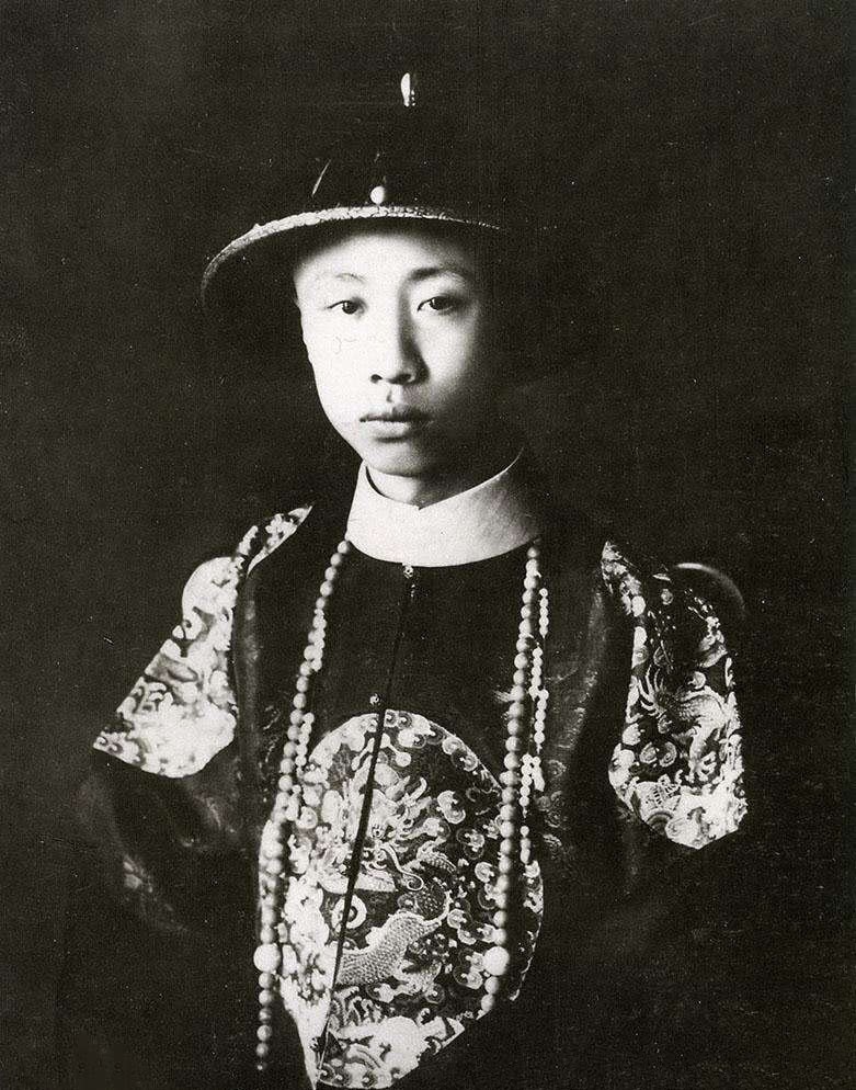 乾隆|溥仪出逃时，将这件国宝缝在衣服里26年不离身，上交后成国宝中的国宝