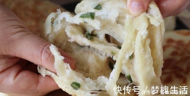 饼子|懒人葱花饼，年夜饭我家最爱的主食，不和面不揉面，个个松软多层