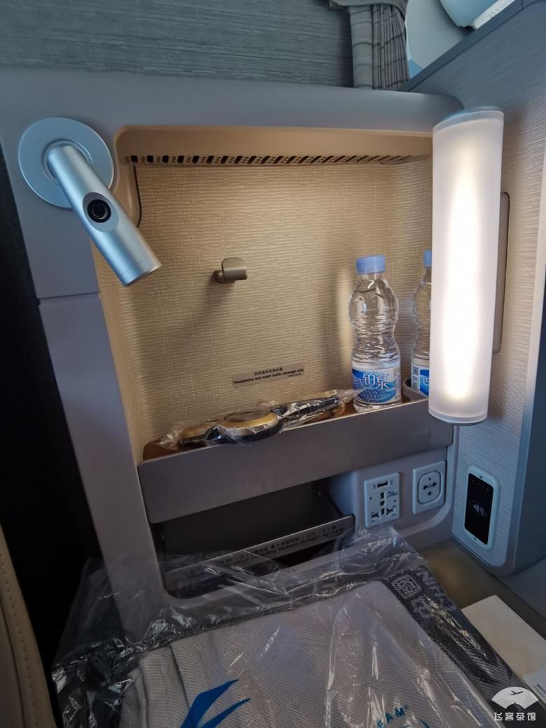 拔草东航A350套房商务舱座椅能随意调整方向,大飞机真带劲