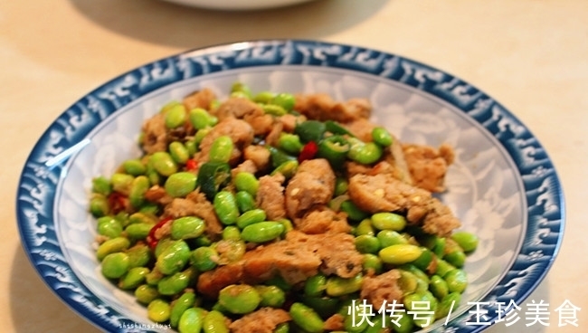 爸爸下厨做的晚餐，普通食材美味下饭，比在饭店吃还解馋