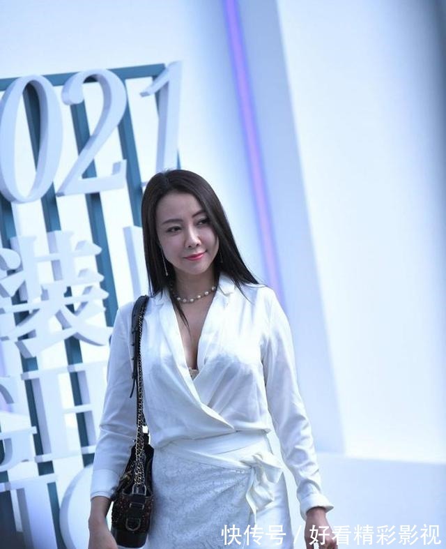 曲线 身材有曲线更需要衣服去托衬,包臀裙展示身材的效果有目共睹!