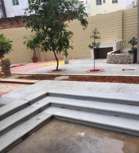 楼梯|农村老家别墅装修完工，庭院养鱼又栽花，旋转楼梯更赞！晒晒