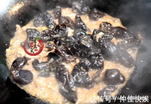 炒木耳|炒木耳时，“噼啪”炸锅真吓人！只需多做1步，木耳不炸锅更好吃