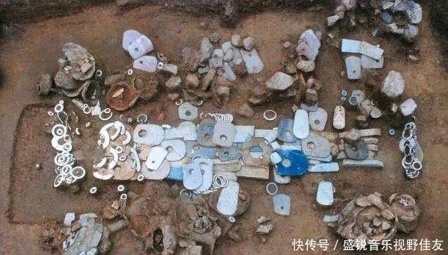  专家|黄帝是西方人？农民修坟挖出5000年前遗址，内有苏美尔文明的国徽