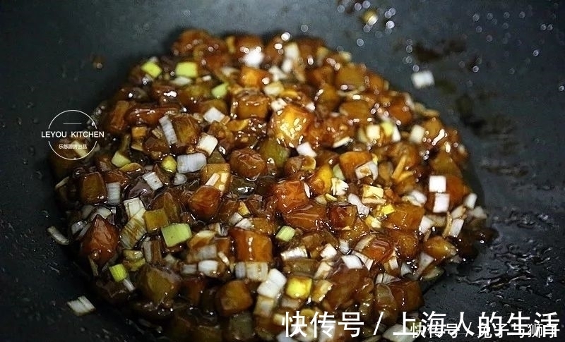 包子|纯素馅大包子，比肉馅的汤汁丰富，吃着更香