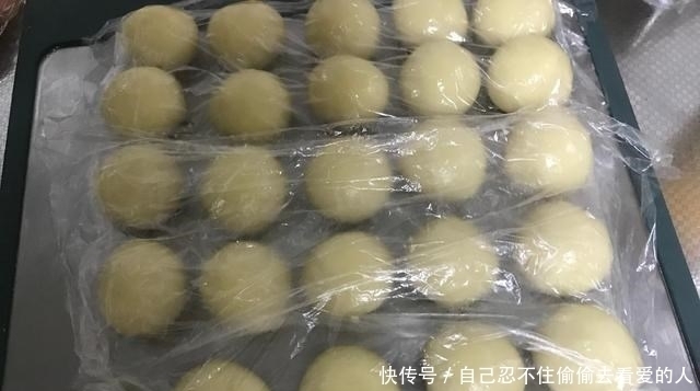 有面粉就能做,不发面,不醒面,层次分明,放3天还酥香掉渣