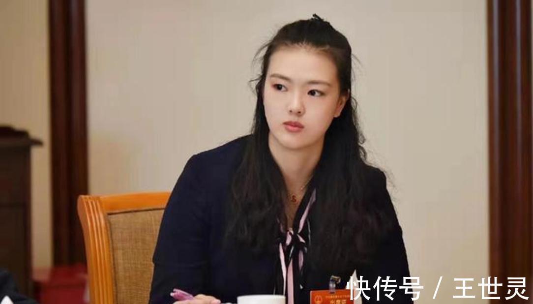 伤病|奥运冠军回来了!泡吧+晒合照,女排队长克服伤病,将回归国家队