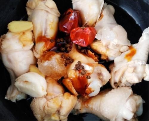 来看|终于知道,超市和菜市场的“冷冻鸡腿”从哪里来看完受益一辈子