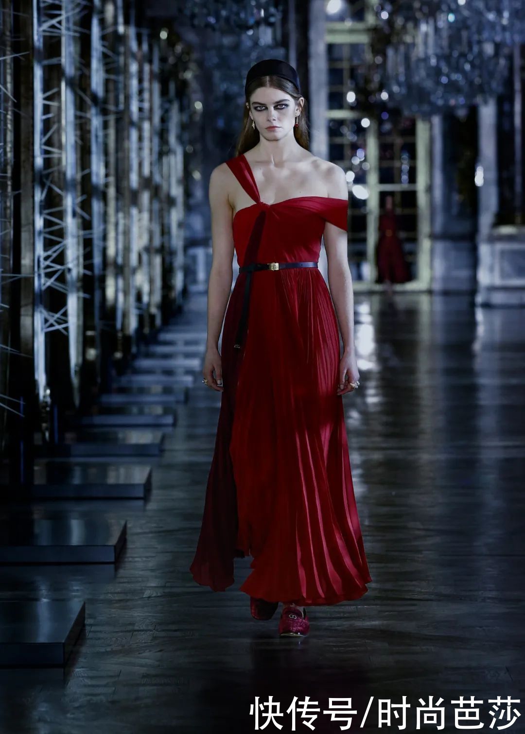 DIOR讲述的童话故事，只有成年人才能读懂