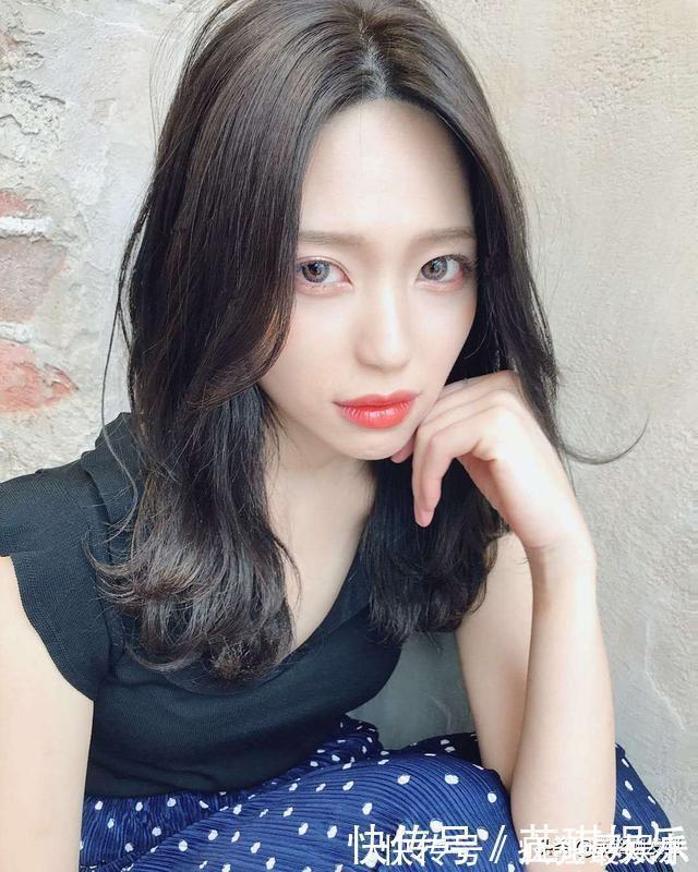 形状|“时尚减龄”和“老气横秋”只差个刘海和发色,卷度形状很关键