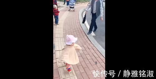 小情人|小萝莉接爸爸下班，可把小情人高兴坏了，下一秒跌倒爸爸心疼坏了