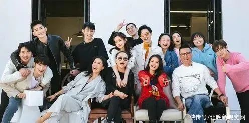 讓人尷尬到腳指頭的“社交綜藝”《五十公里桃花塢》,到底在看啥?