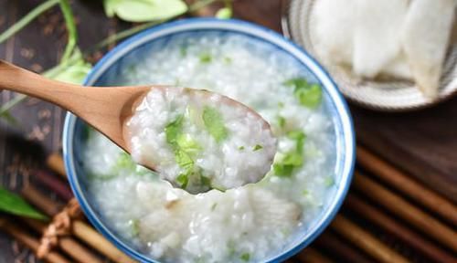 排毒|肝不好的人，早上“2吃2不吃”，多喝“1水”，排毒養顏更長壽