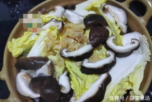 天冷,这菜要多吃,跟豆腐是绝配,焖一锅实在太鲜了,营养又暖身