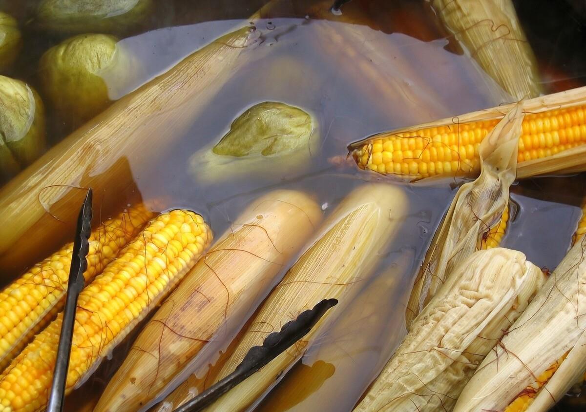 玉米|吃了30多年煮玉米，才知道好吃的做法，多加2味料，玉米软糯香甜