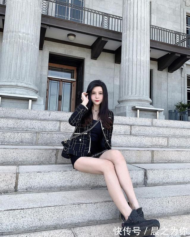 小蛮腰|95年新加坡嫩模，小蛮腰与蜜桃臀强烈吸睛，凹凸身材离不开锻炼！