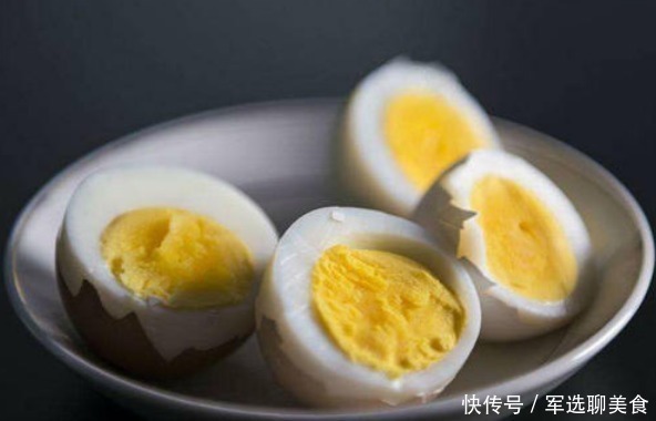 鲜嫩|煮鸡蛋,不要直接用水煮,学会3个技巧,鸡蛋鲜嫩入味,3秒剥蛋壳