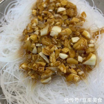 家常|人气家常下饭菜蒜蓉粉丝蒸丝瓜，一秒征服家人的胃