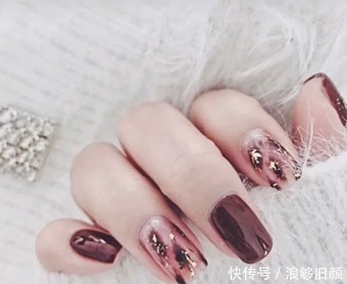 打底|新年美甲:怎能少得了''果冻''与''金色魅影'',让你的手大放异彩