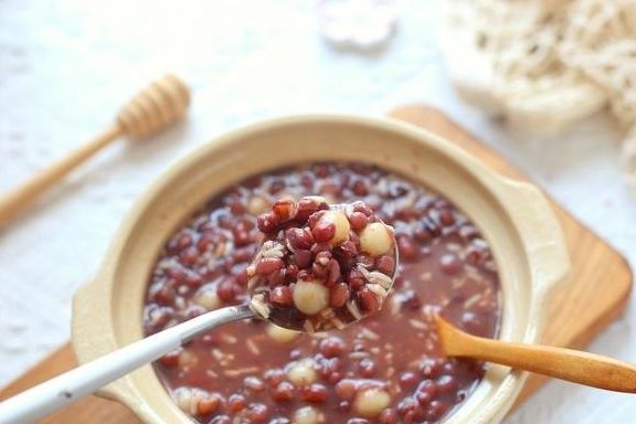 红豆酒酿|秋天，女人别错过这甜汤，香甜软糯喝不够，暖身养颜，冬天不怕冷