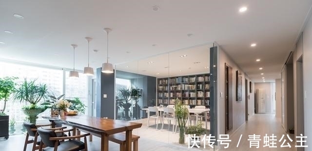 卡座|240㎡足足有4个书房,一家几口各用各的,互不打扰,越看越大气