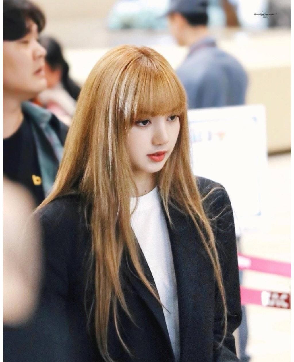 蔡徐坤lisa同款广告曝光,两人cp很好磕,什么时候再合作呢