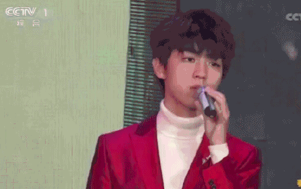 三小只第7次上春晚，王俊凯谈创新，易烊千玺彩排还看书，王源新造型惹关注