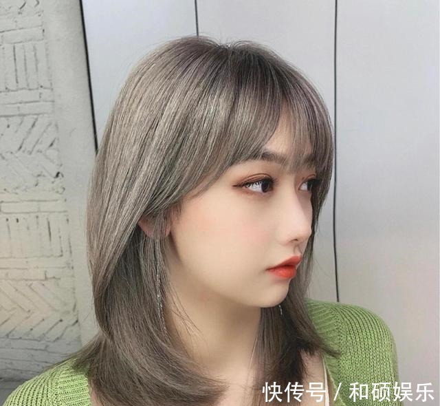 短发 秋冬都在“剪短发”,超A女神范更有气质,基本都逃不出这4款发型