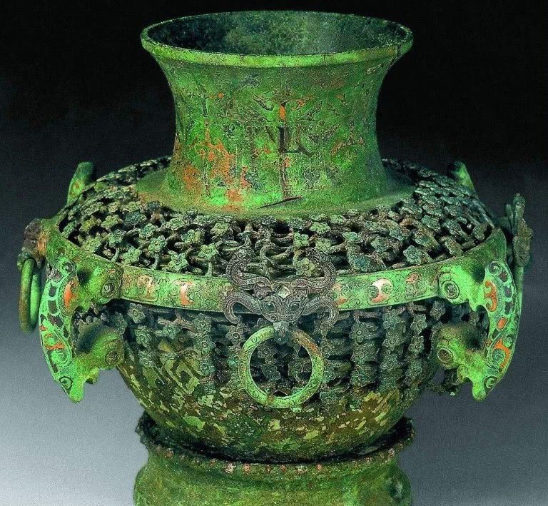 铜壶|一锹挖出40斤黄金,奖励1万遭全村白眼30年,最值钱的还不是金子