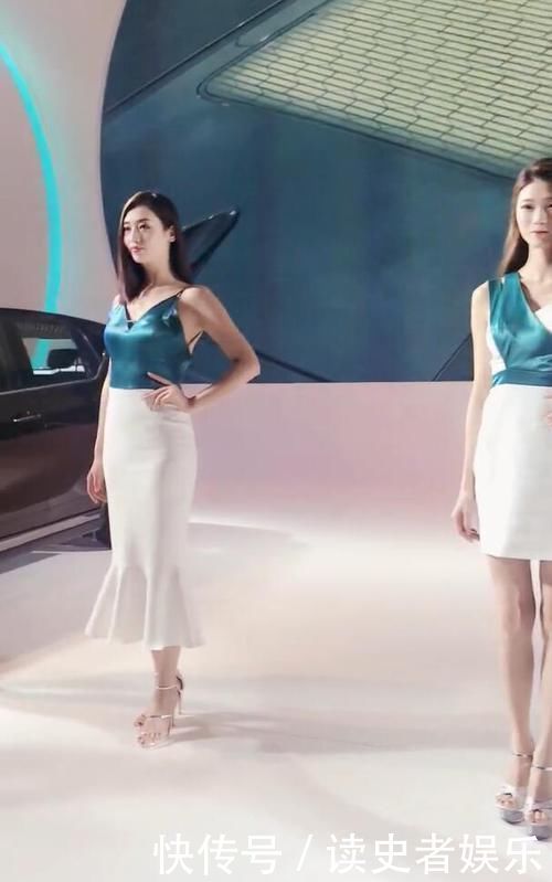 清纯脱俗的真丝装,细节上决定了她的魅力