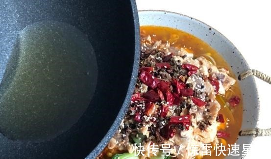 在家做水煮鱼片，制作简单又好吃，几分钟学会！