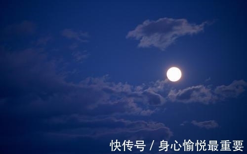 老爷@夫人出了一个上联,才子一时语塞,丫环却脱口而出,令人感悟深刻