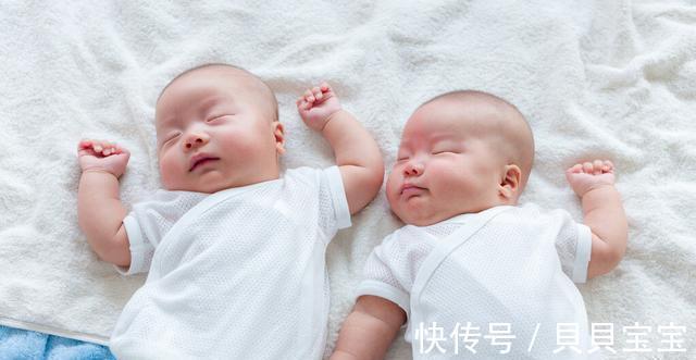 书虫|满月后的宝宝,家长如何做好喂养、起居护理、早教?附上详细方法