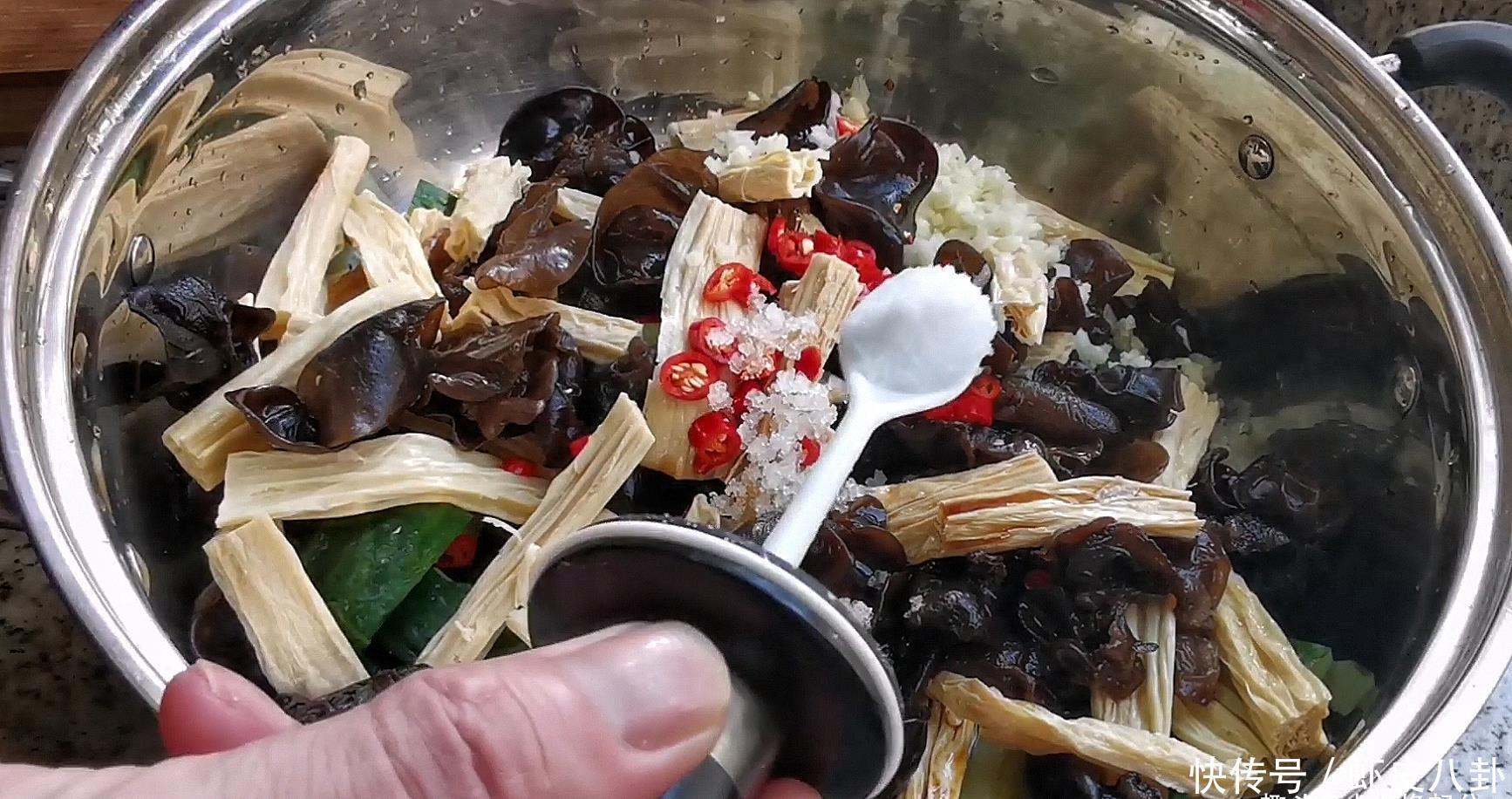 大厨分享“凉拌黄瓜”,味道比饭店好吃!做法简单,一看就会