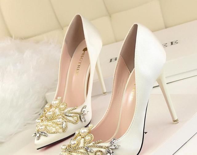 鞋型|矮个子不一定非要穿高跟鞋,今年流行这3双显高鞋,不累脚还时髦