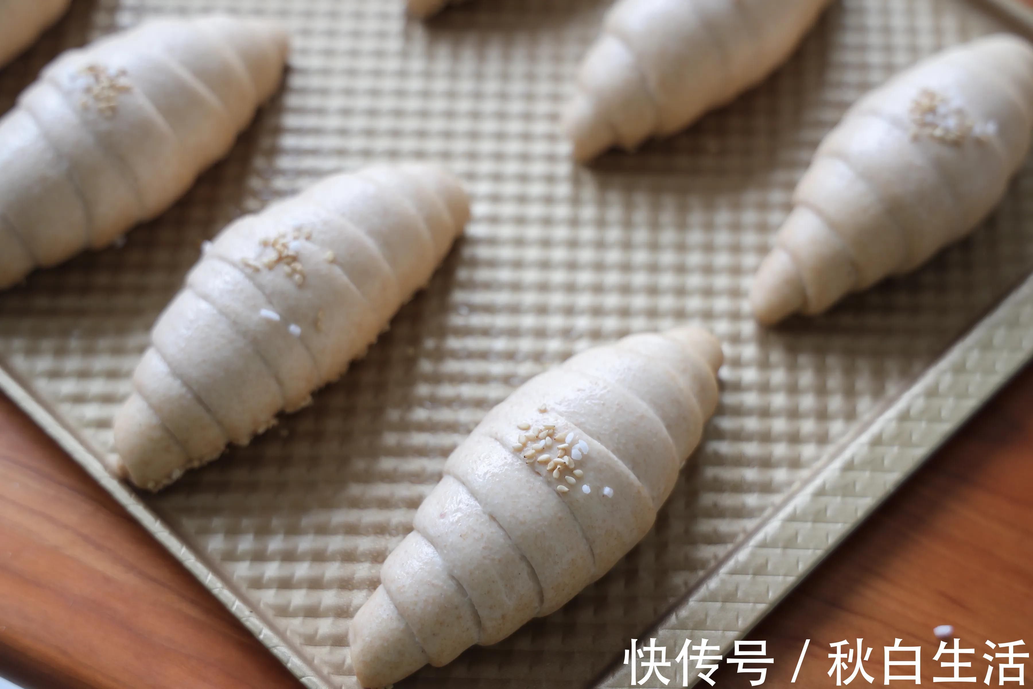 早餐|早餐最爱的日式海盐面包,脆脆的表皮,柔软的内心,一吃就上瘾