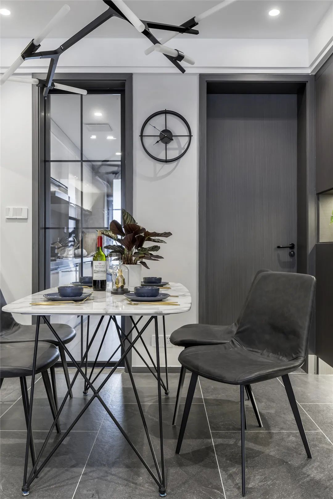 灰+绿植|103㎡现代简约，高级灰+绿植点缀，营造低调舒适的档次