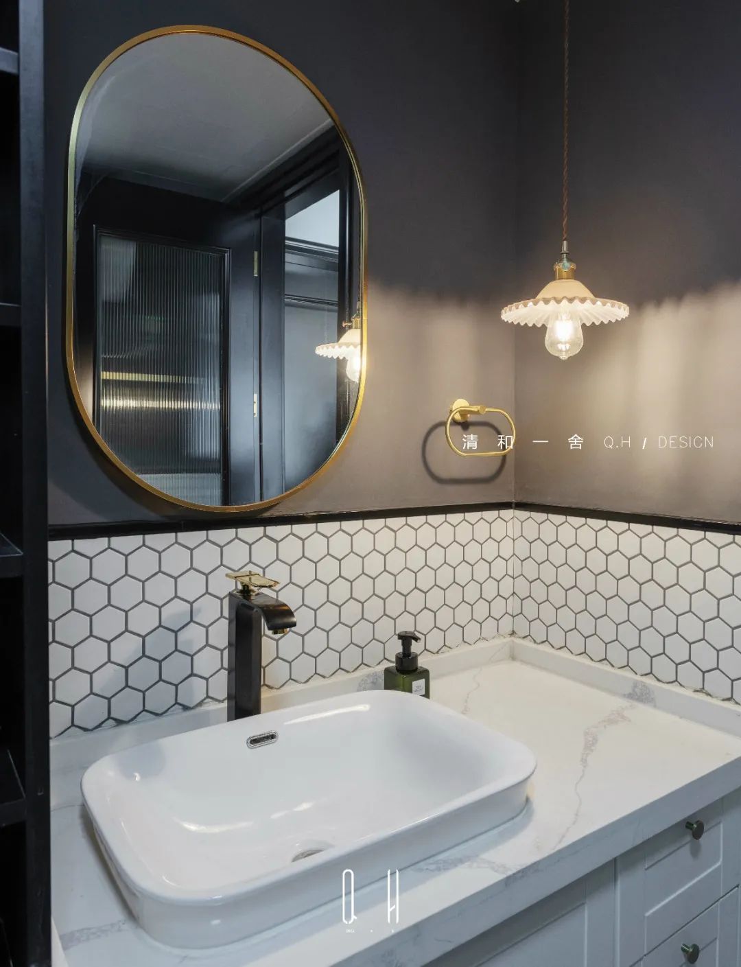 轻奢|128㎡现代轻奢，稳重配色+文艺布置，让生活充满诗意与情趣