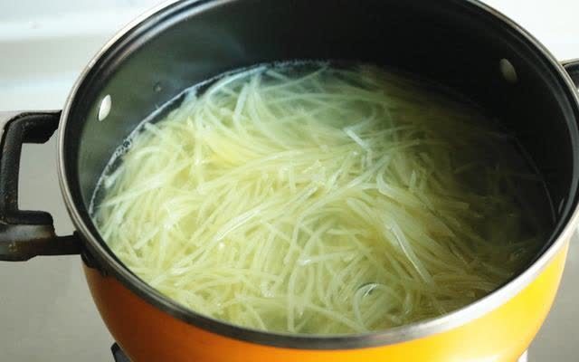 不管什么时候，土豆和它不能一起吃，美味也不行，老人小孩要注意