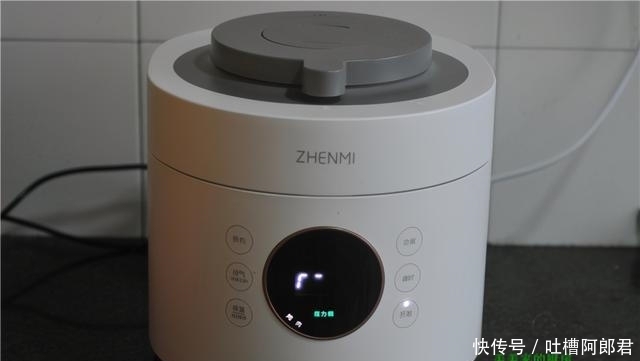 好吃|电饭锅做五花肉,比烤还好吃!焦脆喷香,焖一焖就出锅,超省事!