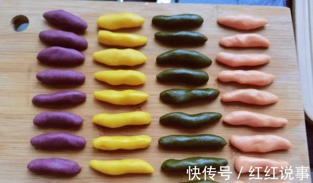 中秋来点不一样的，五彩月饼颜值高，酥软不腻味道好！