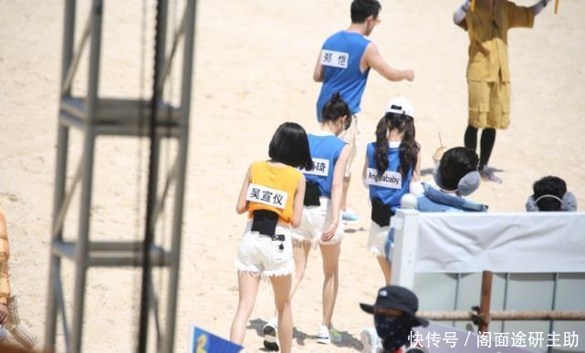 蔡徐坤|baby现身三亚录制节目,辟谣退出跑男传闻,击破退出跑男的谣言